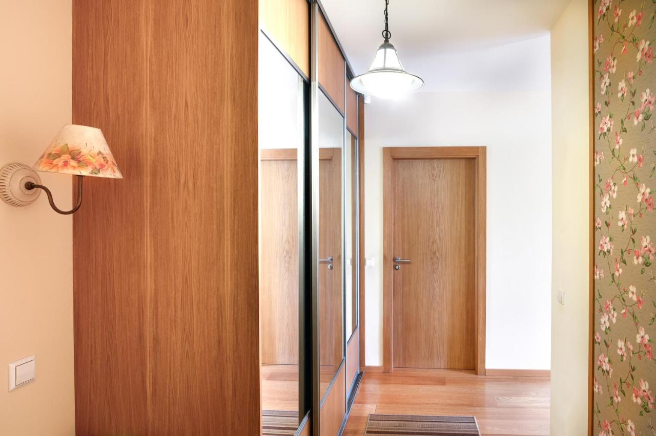 Ona'S Apartment In City Center With Private Parking Kaunas Exteriör bild